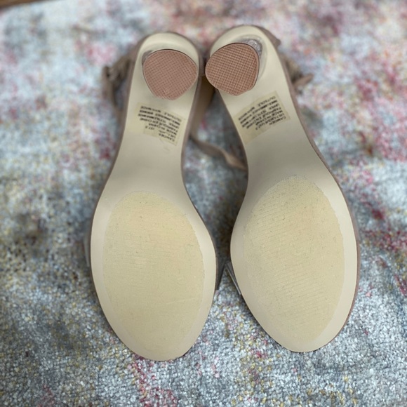 Just Fab Nude & Clear Heel - Picture 4 of 4